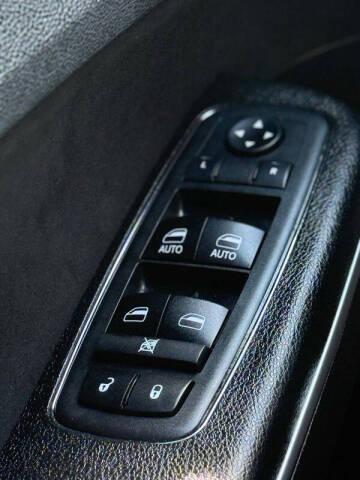 2012 Chrysler 300 SRT8