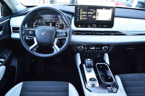 2025 Mitsubishi Outlander SE