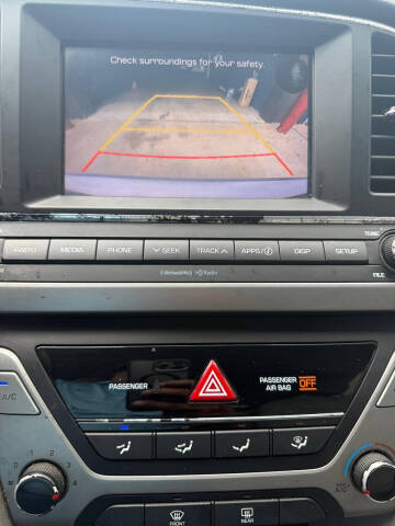 2017 Hyundai Elantra SE