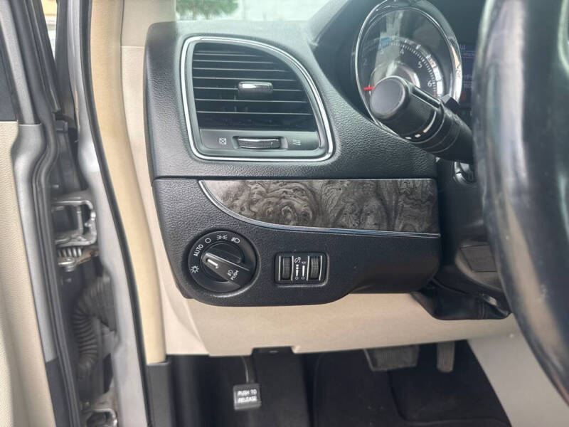 2015 Chrysler Town and Country Touring