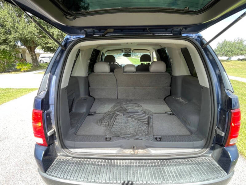 2004 Ford Explorer XLT