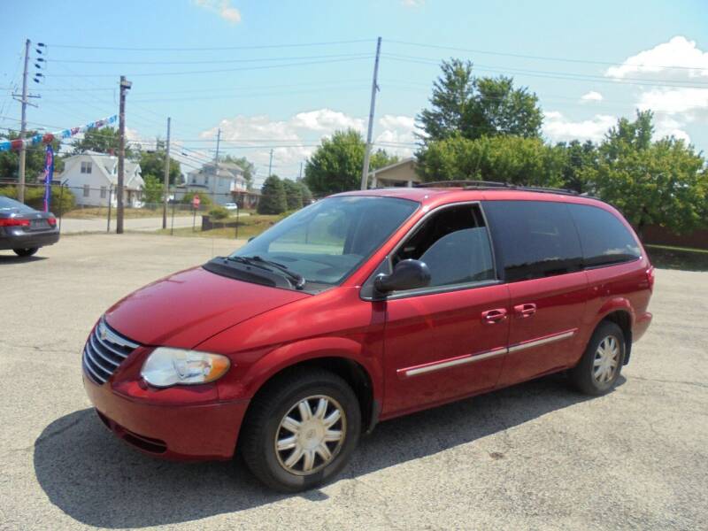 2005 Chrysler Town and Country for sale at B & G AUTO SALES in Uniontown PA