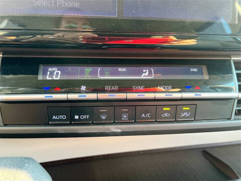 2022 Toyota Sienna LE 8-Passenger