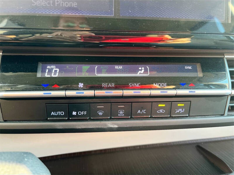 2022 Toyota Sienna LE 8-Passenger