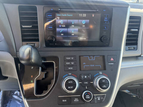 2015 Toyota Sienna LE 8-Passenger