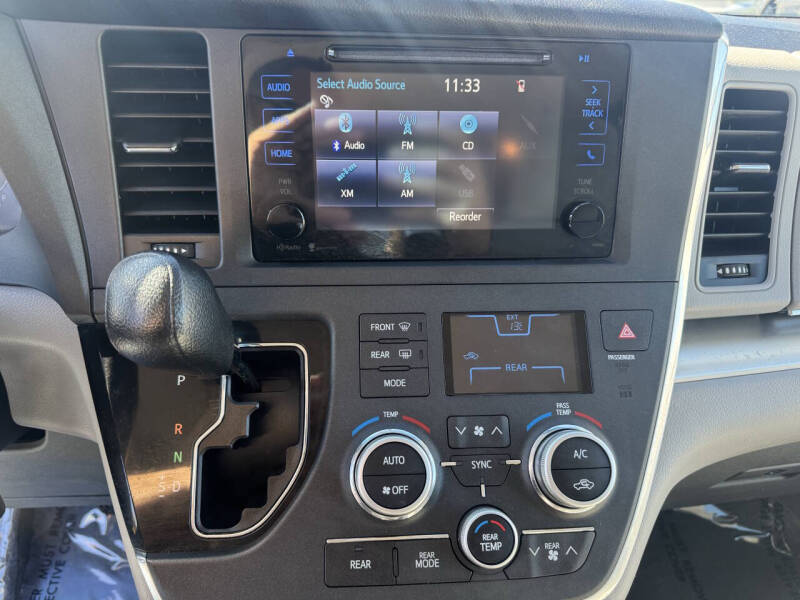 2015 Toyota Sienna LE 8-Passenger