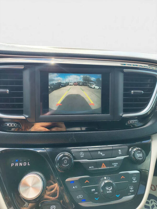 2019 Chrysler Pacifica LX