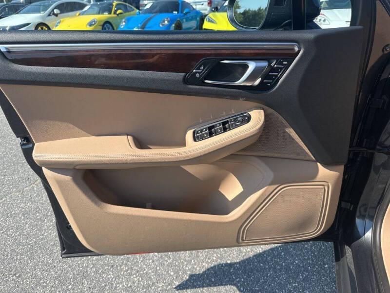 2023 Porsche Macan T