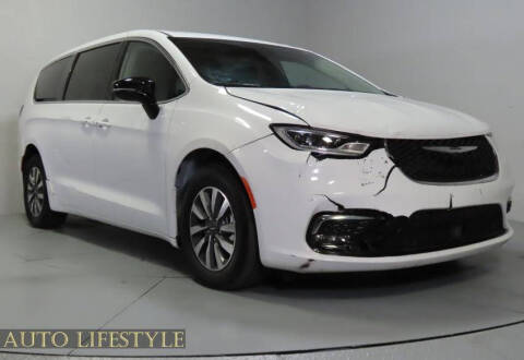 2024 Chrysler Pacifica Plug-In Hybrid S Appearance