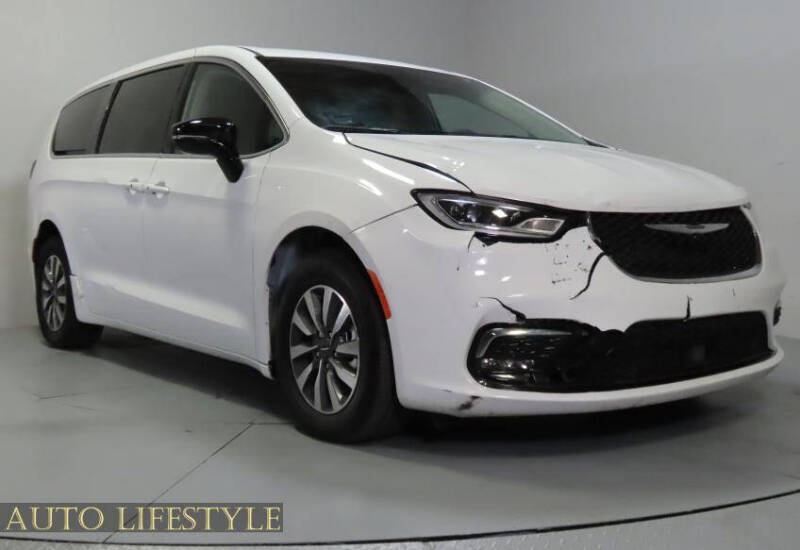 2024 Chrysler Pacifica Plug-In Hybrid S Appearance