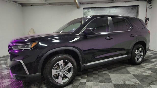 2024 Honda Pilot EX-L w/Rear Captain's Chairs