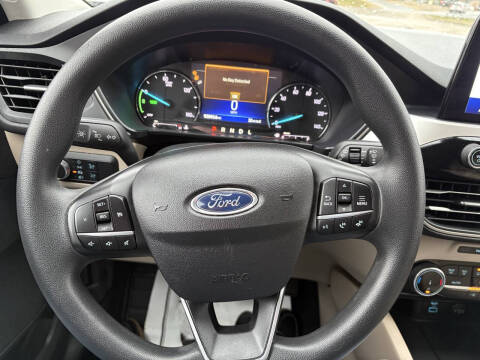 2022 Ford Escape Hybrid SE