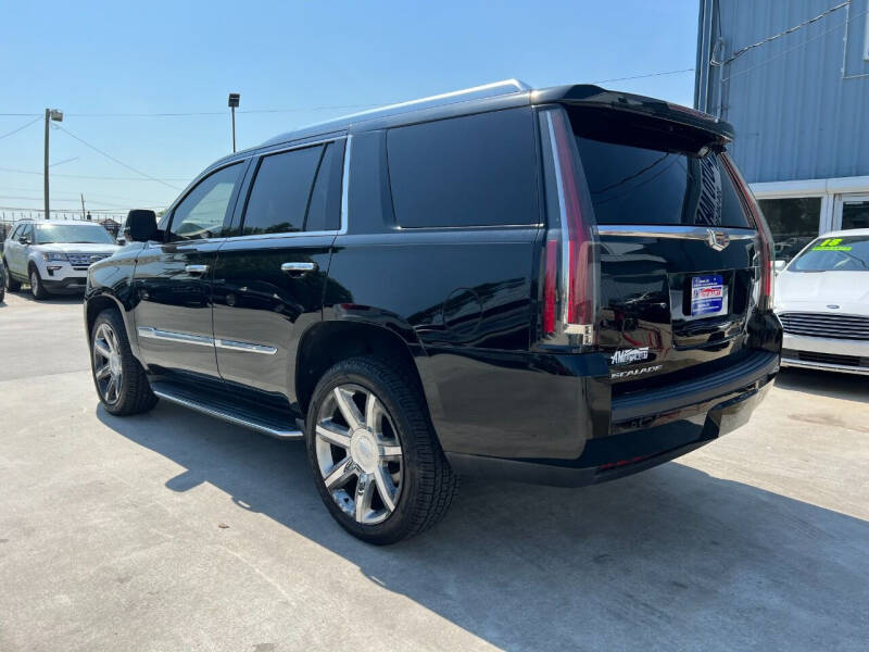 2016 Cadillac Escalade Luxury Collection