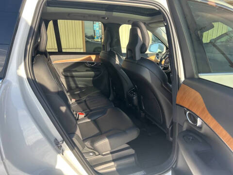 2022 Volvo XC90 T6 Momentum 7-Passenger