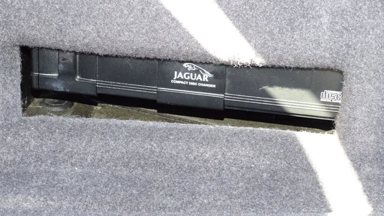 1999 Jaguar XK-Series 32
