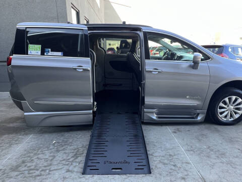 2017 Chrysler Pacifica Touring-L