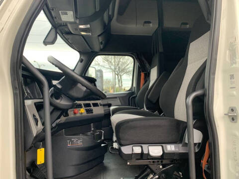 2019 Freightliner CASCADIA 126