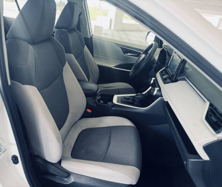 2020 Toyota RAV4 Hybrid XLE