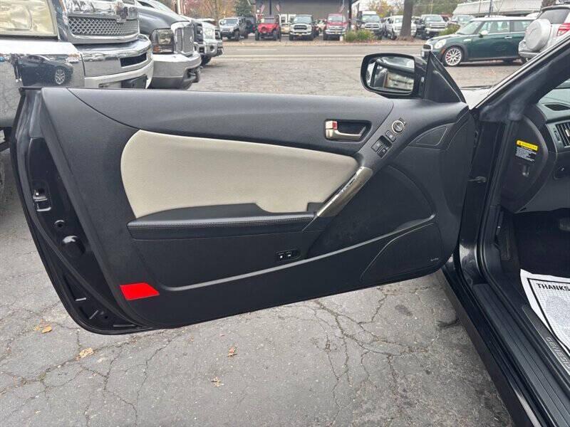 2013 Hyundai Genesis Coupe 2.0T Premium