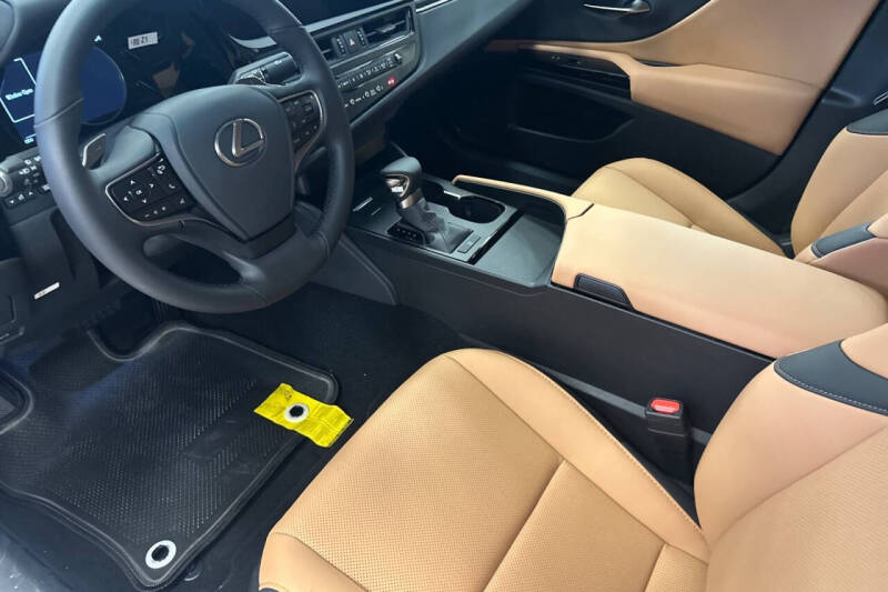 2025 Lexus ES 350