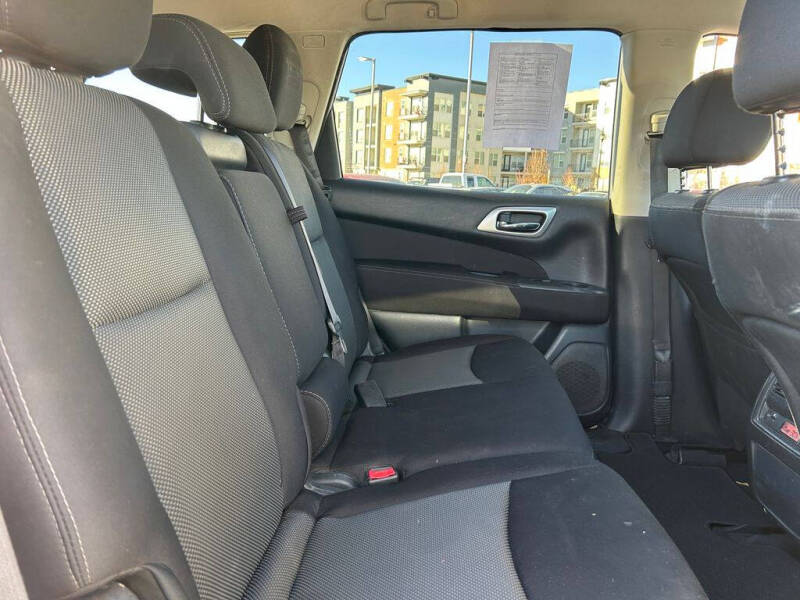 2017 Nissan Pathfinder SV