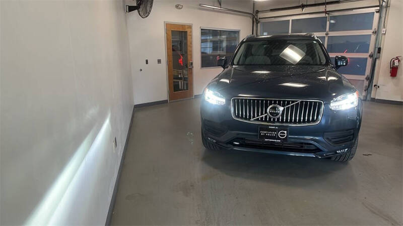 2022 Volvo XC90 T6 Momentum 7-Passenger