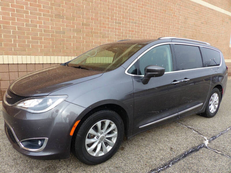 2018 Chrysler Pacifica Touring L's photo