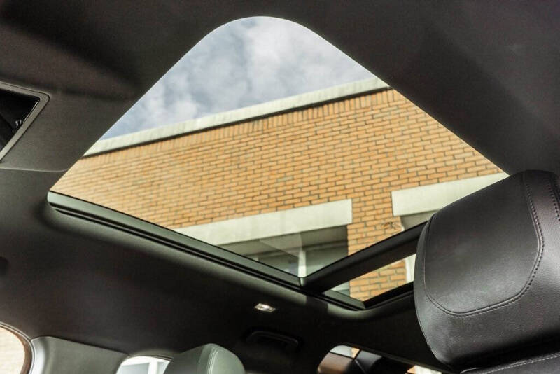 2023 Land Rover Defender 110 S