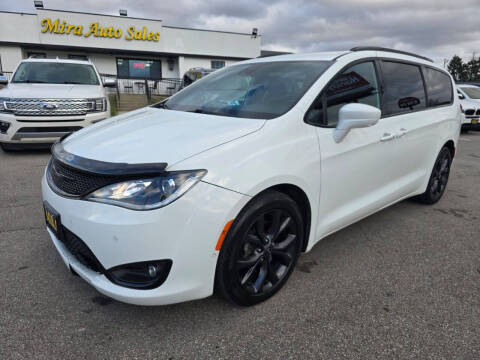 2020 Chrysler Pacifica Touring