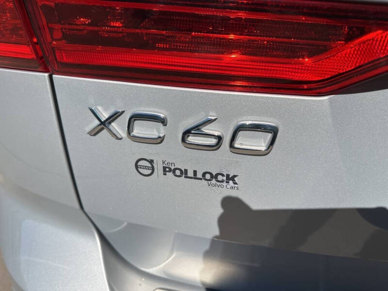 2023 Volvo XC60 B5 Plus Dark Theme
