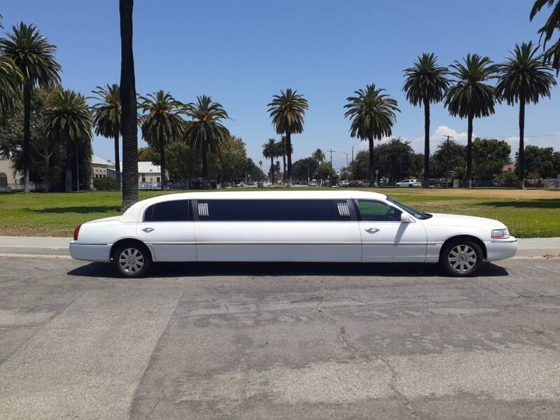 2009 Lincoln Town Car for sale at American Limousine Sales in Lynwood CA