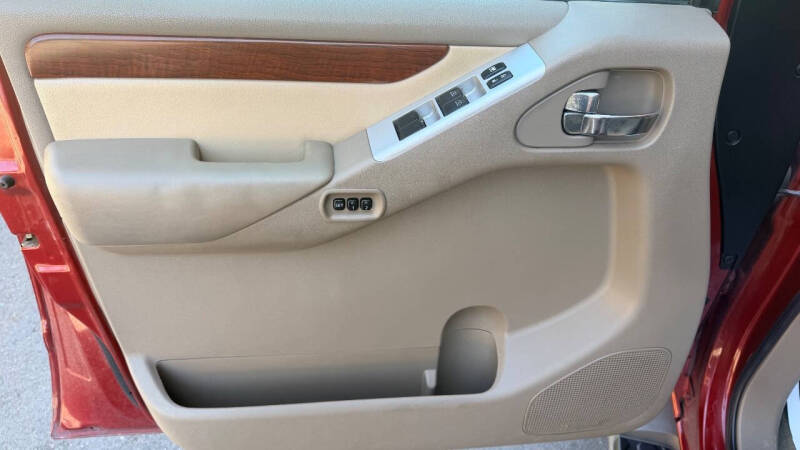 2008 Nissan Pathfinder LE