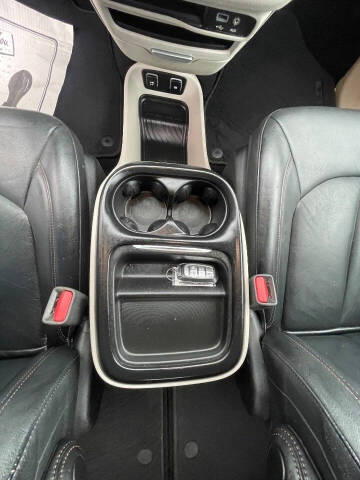 2017 Chrysler Pacifica Touring-L