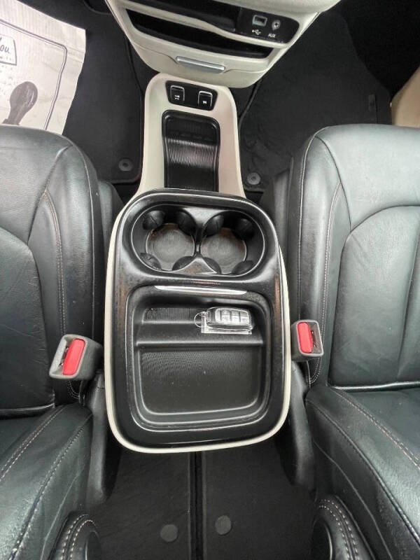 2017 Chrysler Pacifica Touring-L