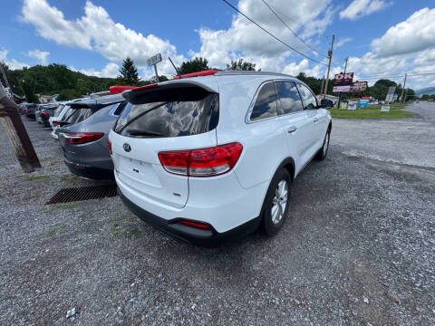 2016 Kia Sorento LX