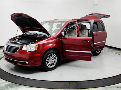 2013 Chrysler Town and Country Touring-L