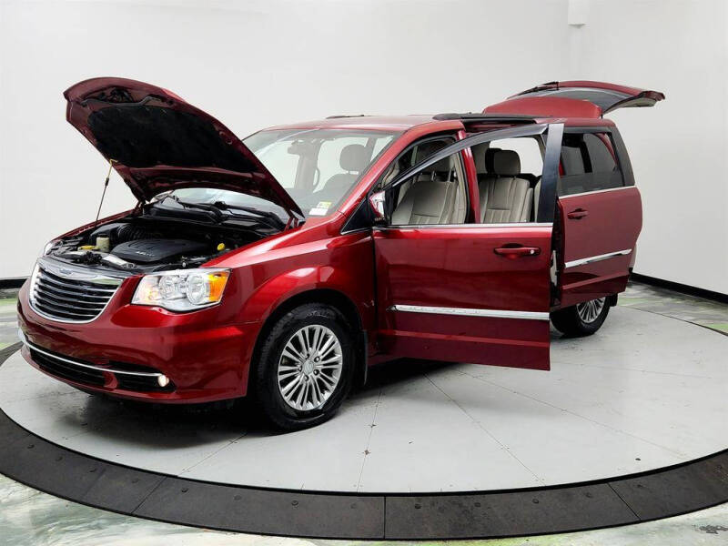 2013 Chrysler Town and Country Touring-L