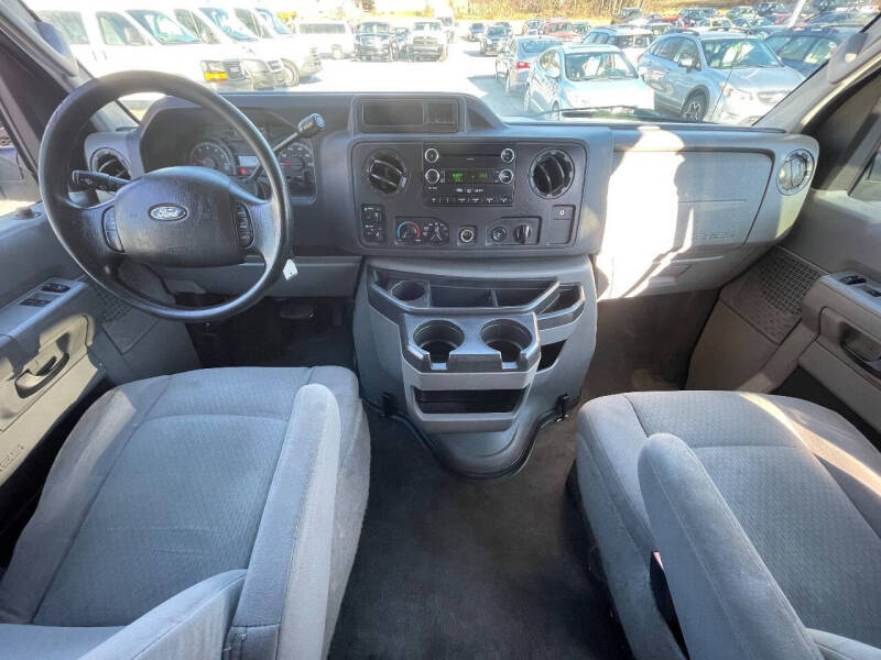 2010 Ford E-Series E-350 SD XLT