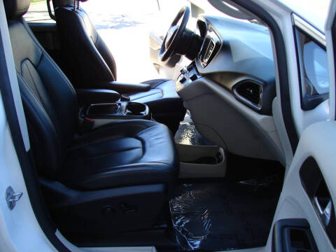 2017 Chrysler Pacifica Touring-L Plus