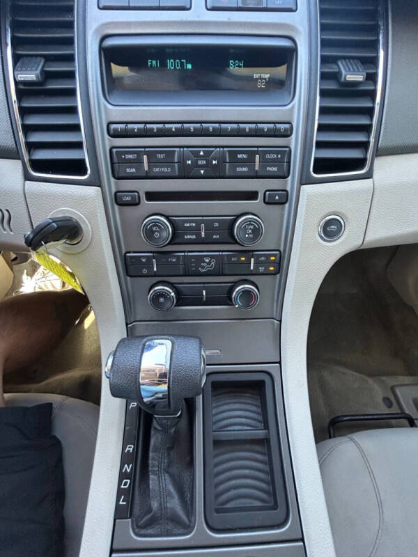 2011 Ford Taurus SE