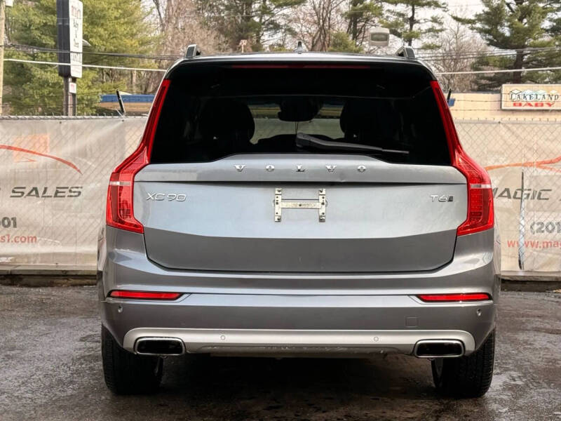 2018 Volvo XC90 T6 Momentum