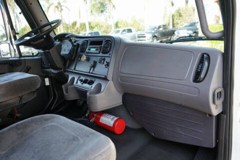 2013 Freightliner M2 106