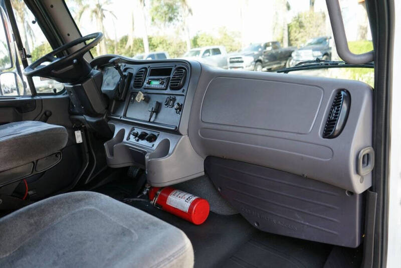 2013 Freightliner M2 106