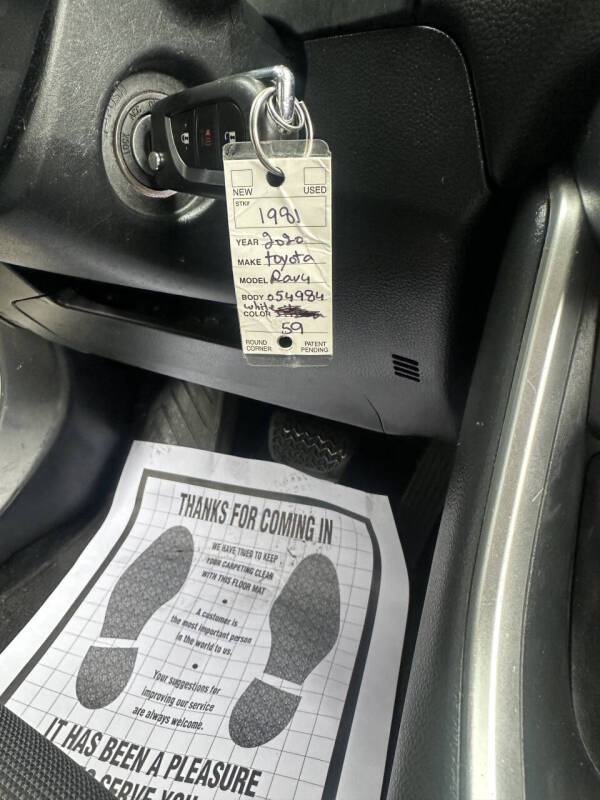 2020 Toyota RAV4 LE