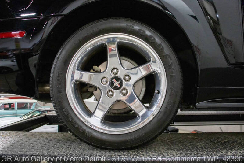 2004 Ford Mustang GT Deluxe