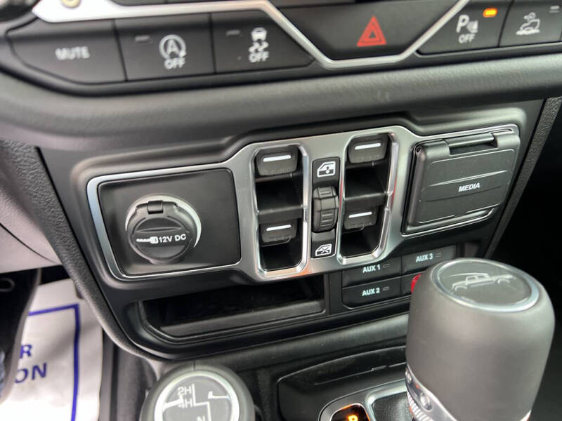 2025 Jeep Gladiator Sport