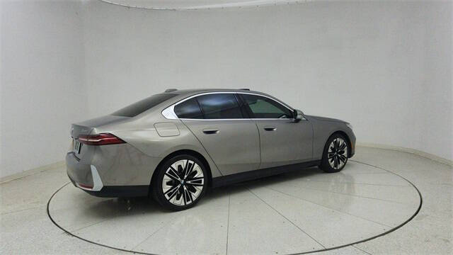 2025 BMW 5 Series 530i xDrive