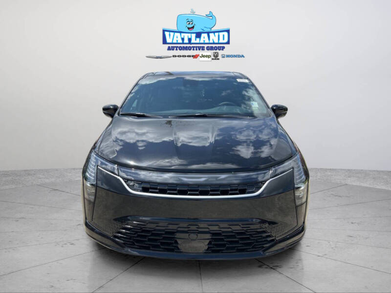 2027 Chrysler Pacifica Select