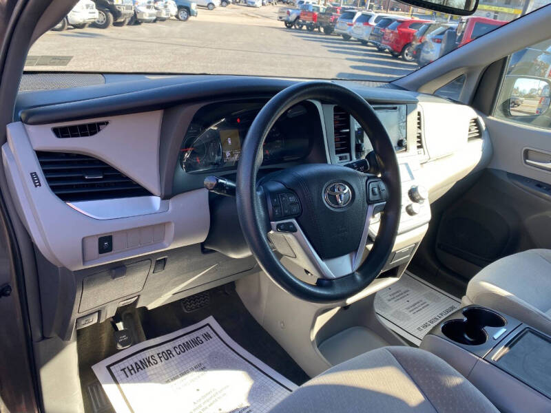 2017 Toyota Sienna LE 7-Passenger