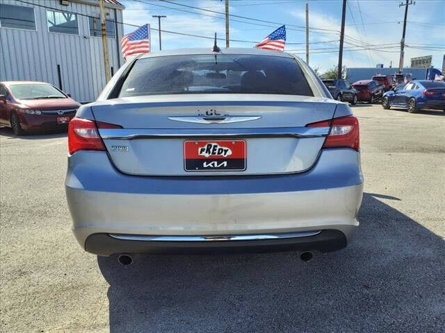 2014 Chrysler 200 Touring photo 8